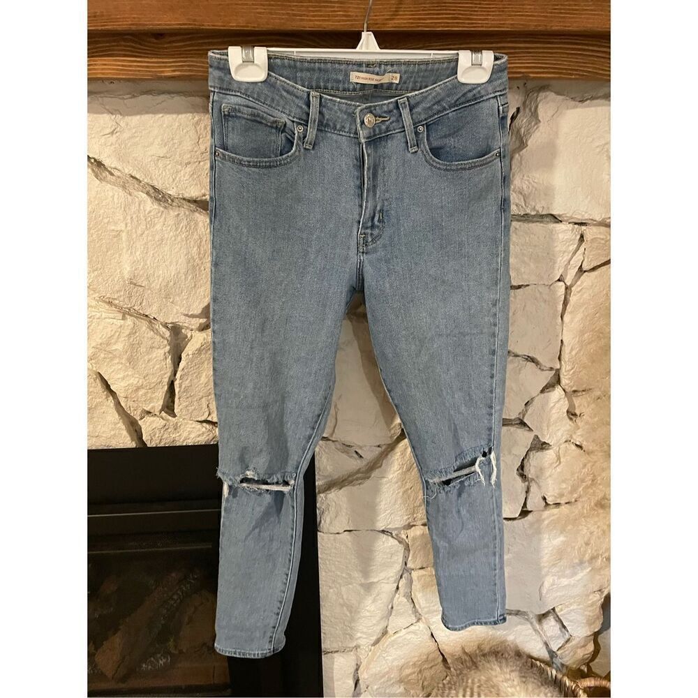 Levi’s‎ high rise skinny jeans ripped knee size 28